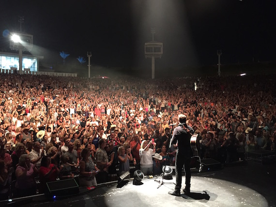 Chris Young performs in Costa Mesa, Calif. Photo: Mason Embry