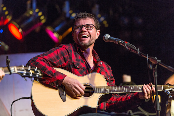 Lee Thomas Miller performs during the CMA Songwriters Series Thursday night at Joe's Bar in Chicago Photo Credit: Justin Harris / CMA