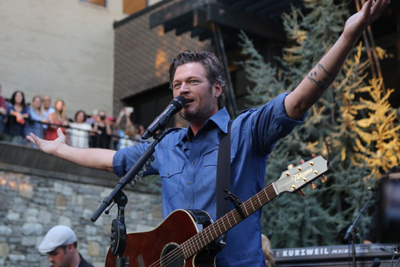 Blake Shelton brought music back to the Row for the final installment of Warner Music Nashvilles Pickin on the Patio 2015. Thousands of people filled the streets to celebrate with the reigning five-time CMA Vocalist of the Year. Shelton performed an hour long set that included many of his 20 No. 1 singles, all featured on his forthcoming album Reloaded: 20 #1 Hits due October 23. Photo: Alan Poizner