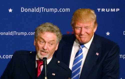 Gatlin (L) with Trump (R)