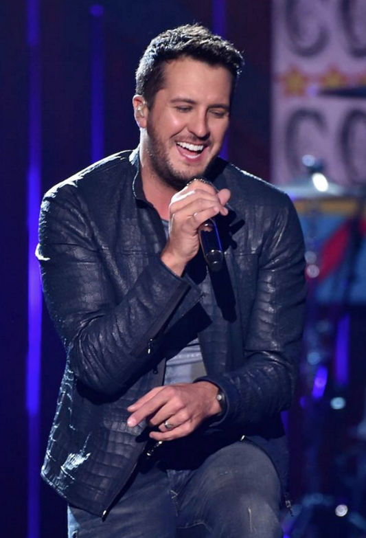 Luke Bryan performs at the American Country Countdown Awards in 2014. Photo: ACC