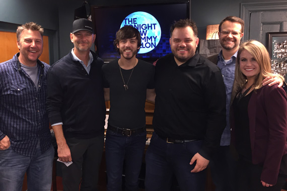 Pictured (L-R): Tom Martens, National Dir./WAR; Rod Phillips, SVPP iHeartCountry; Chris Janson; Michael Bryan, PD/WSIX; Chad Schultz, Warner National Dir. Radio Mktg & Promo; Kimsey Kerr, MD/WSIX.