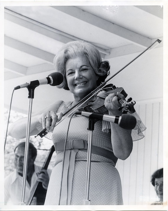 Ramona Jones at Fan Fair in 1973. Photo: Les Leverett WSM/Grand Ole Opry Photo Archives