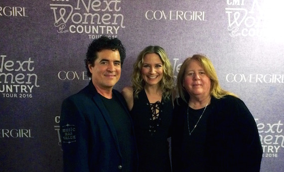 Pictured (L-R): Big Machine Label Group President/CEO Scott Borchetta, Jennifer Nettles and Gellman Managements Gail Gellman. Photo:Big Machine Records 