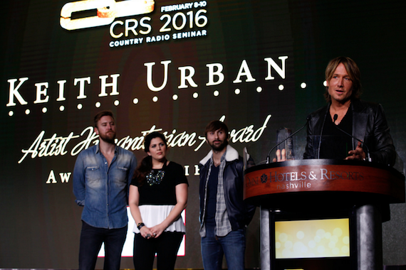 Keith Urban accepts the CRS Artist Humanitarian Award, presented by Lady Antebellum. Photo: Sara Kauss