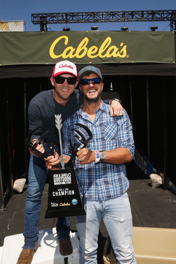 Pictured (L-R): Justin Moore, Luke Bryan. Photo: Getty Images/ACM