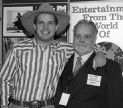 Garth Brooks with Joe Harris. Photo: Alan Mayor