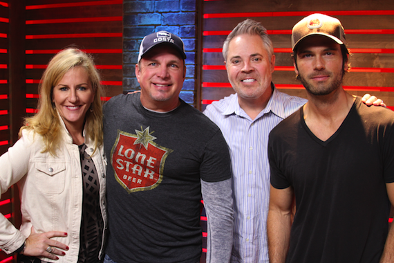 Pictured (L-R): Kelly Ford, America's Morning Show; Garth Brooks; Blair Garner and Chuck Wicks, America's Morning Show