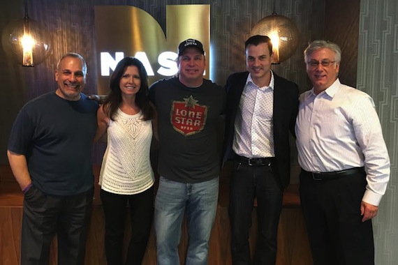 Pictured (L to R): John Shomby, Director of Programming, NASH Network; Leslie Slender, Vice President, Brand Partnerships & Events, Cumulus/Westwood One; Garth Brooks; Tommy Page, SVP, Brand Partnerships, Cumulus Media; Charlie Cook Vice President, Country, Cumulus Media, Operations Manager, Cumulus Nashville, Program Director, 95.5 NASH ICON WSM-FM and NASH FM 103-3 WKDF.