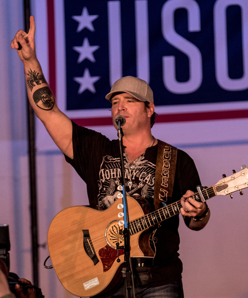 Jerrod Niemann performs in Kuwait during his 2016 USO Tour. Photo: Mike Clifton