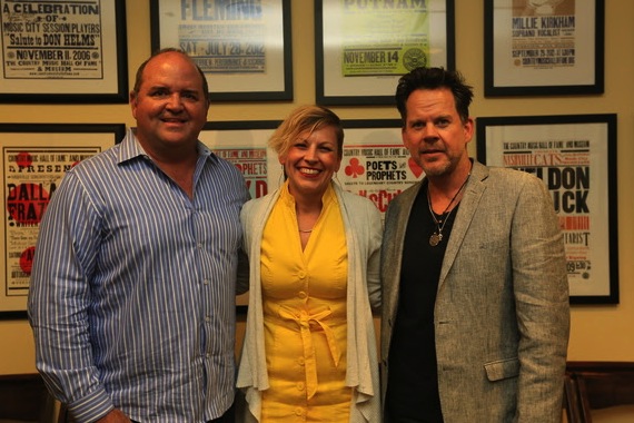 Pictured (L-R): John Lytle, President of Lytle Management Group Inc.; Ali Tonn, Director of Education and Public Programming at the Country Music Hall of Fame and Museum; Gary Allan. Photo by Moser Photography