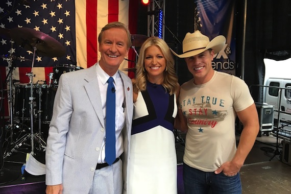 Pictured (L-R): FOX & Friends hosts Steve Doocy and Ainsley Earhardt, and Dustin Lynch