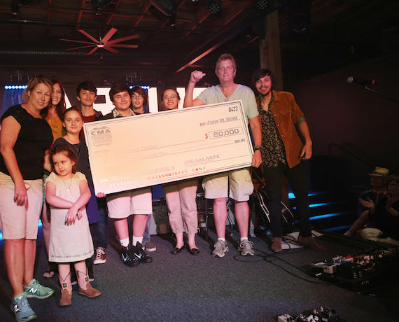 Pictured (L-R): Sarah Trahern, CMA Chief Executive Officer; Lindsey Jones, CMA Community Outreach Coordinator; Quest Center participating students; Jim Lutz, Co-founder and CEO of The Quest Center; and Worsham. Photo: John Russell / CMA