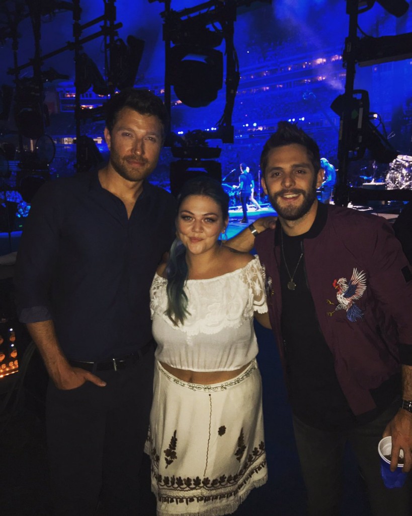 Elle King hangs backstage at CMA Music Festival with Brett Eldredge and Thomas Rhett. Photo: Elle King/Twitter