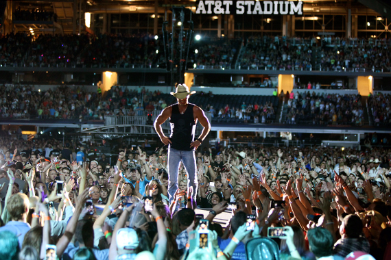 Kenny Chesney at AT&T Stadium. Photo: Jill Trunnell