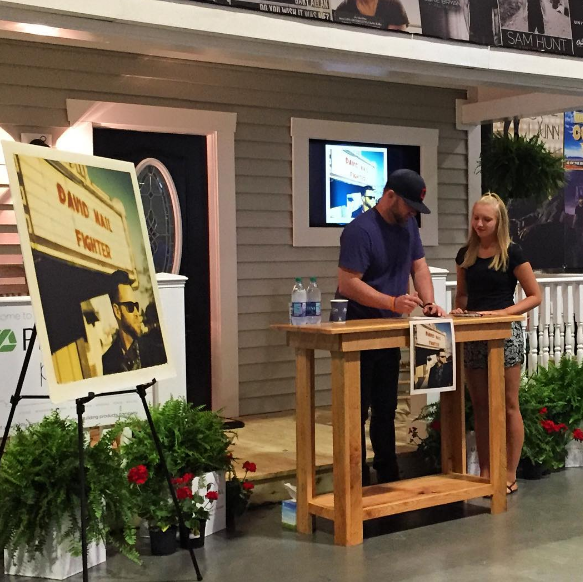 David Nail greets fans during a signing time at Fan Fair X at CMA Music Fest. Photo: David Nail/Instagram