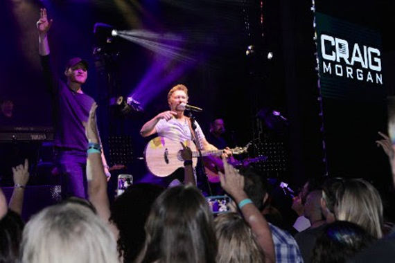 Pictured (L-R): Eric Paslay, Craig Morgan.