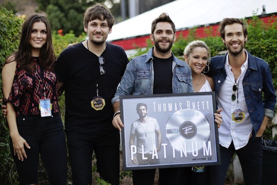 Photo Caption (L-R): Manager Virginia Davis (G Major Management), Die A Happy Man co-writer Joe London, Thomas Rhett, The Valory Music Co.s Amy Staley, Die A Happy Man co-writer Sean Douglas. Photo: The Valory Music Co.