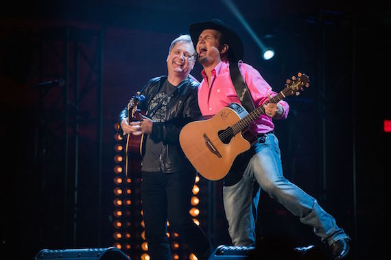 Garth Brooks and Steve Wariner. Photo: 1220 Entertainment