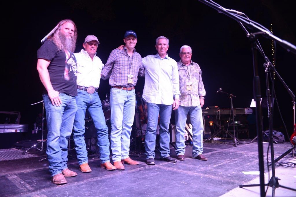 Pictured (L-R): Jamey Johnson, George Strait, Jordan Spieth, Tom Cusick and auctioneer Kerry Fisher