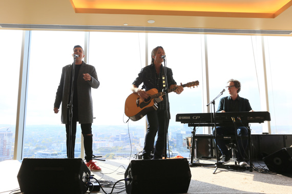 Pictured (L-R): James Abrahart, Keith Urban, Greg Wells. Photo: Bev Moser/Moments by Moser