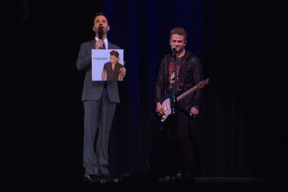 Jimmy Kimmel (L) appears at Nashville's CMA Theater via hologram from Hollywood, California next to Hunter Hayes (R). Photo: ABC